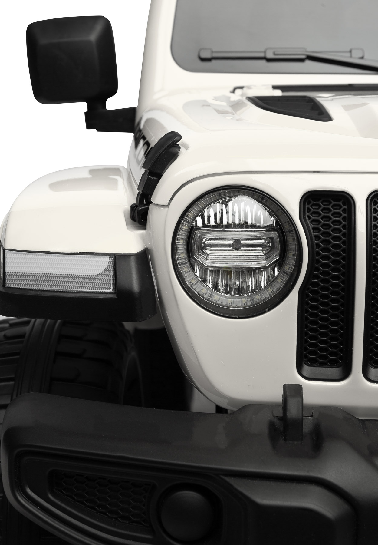 biały jeep dla dziecka rubicon zbliżenie na reflektor